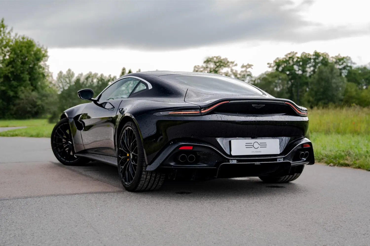 Aston Martin Vantage Jet Black — zdjęcie 5