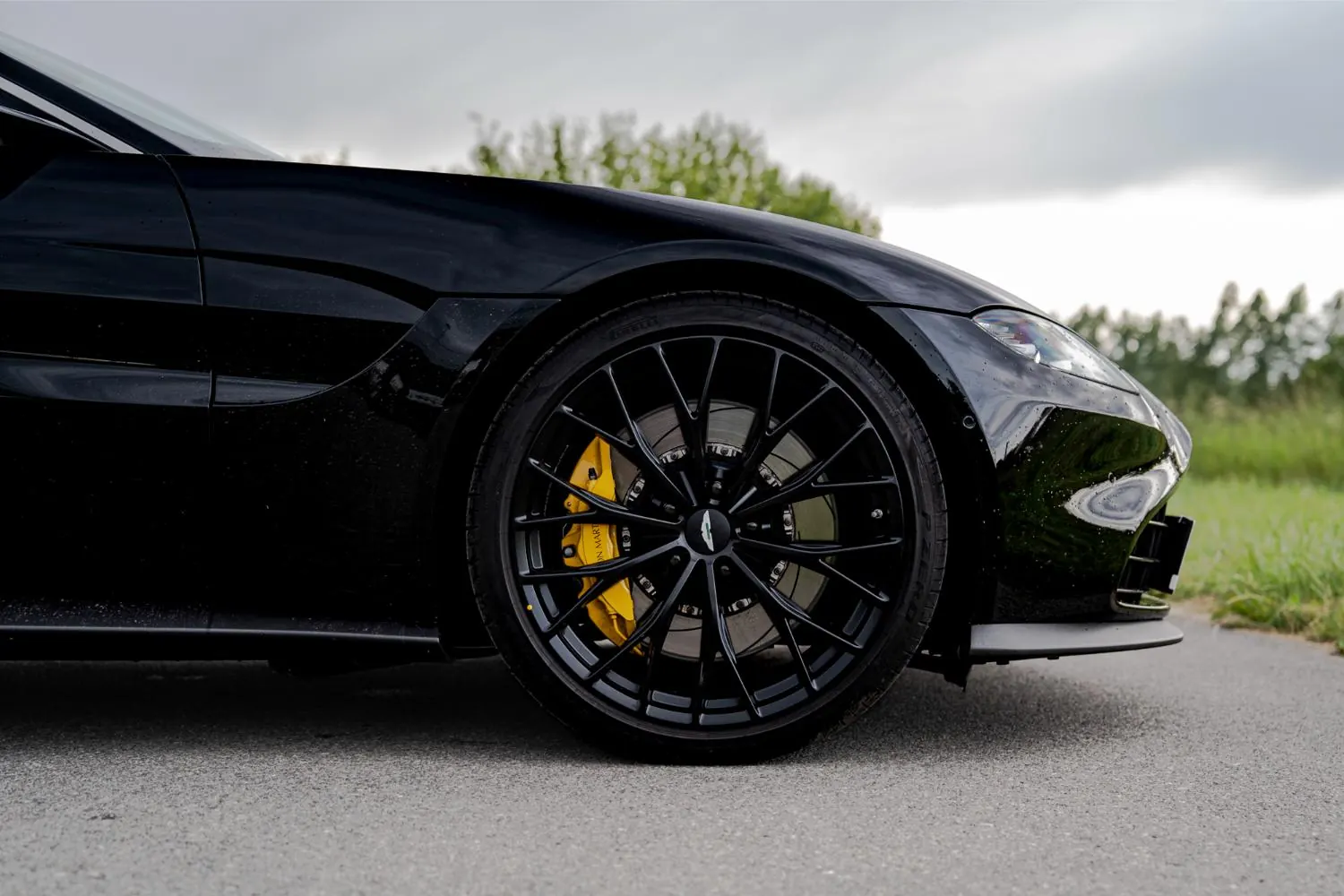 Aston Martin Vantage Jet Black — zdjęcie 6