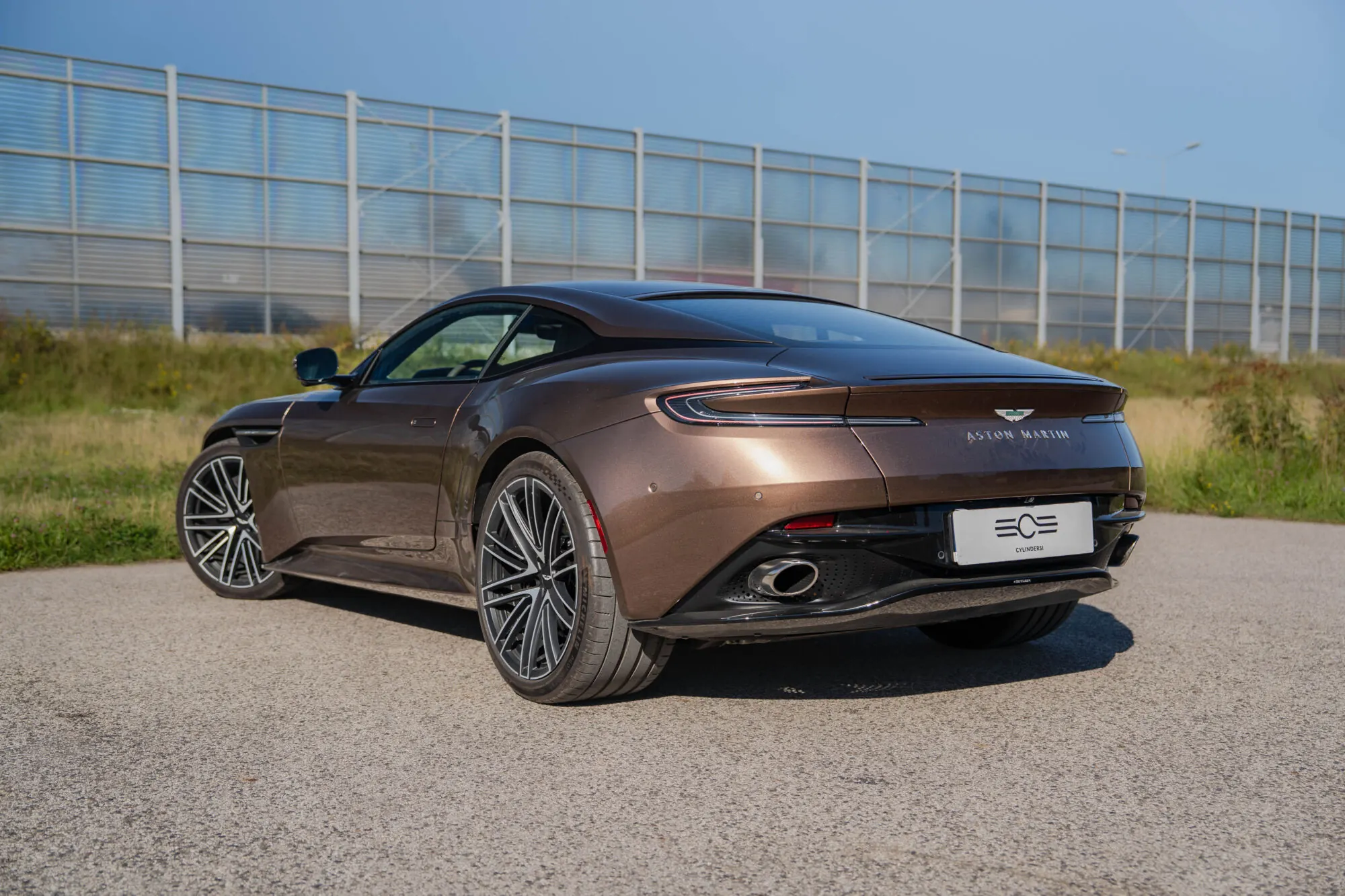 Aston Martin DB12 — zdjęcie 7