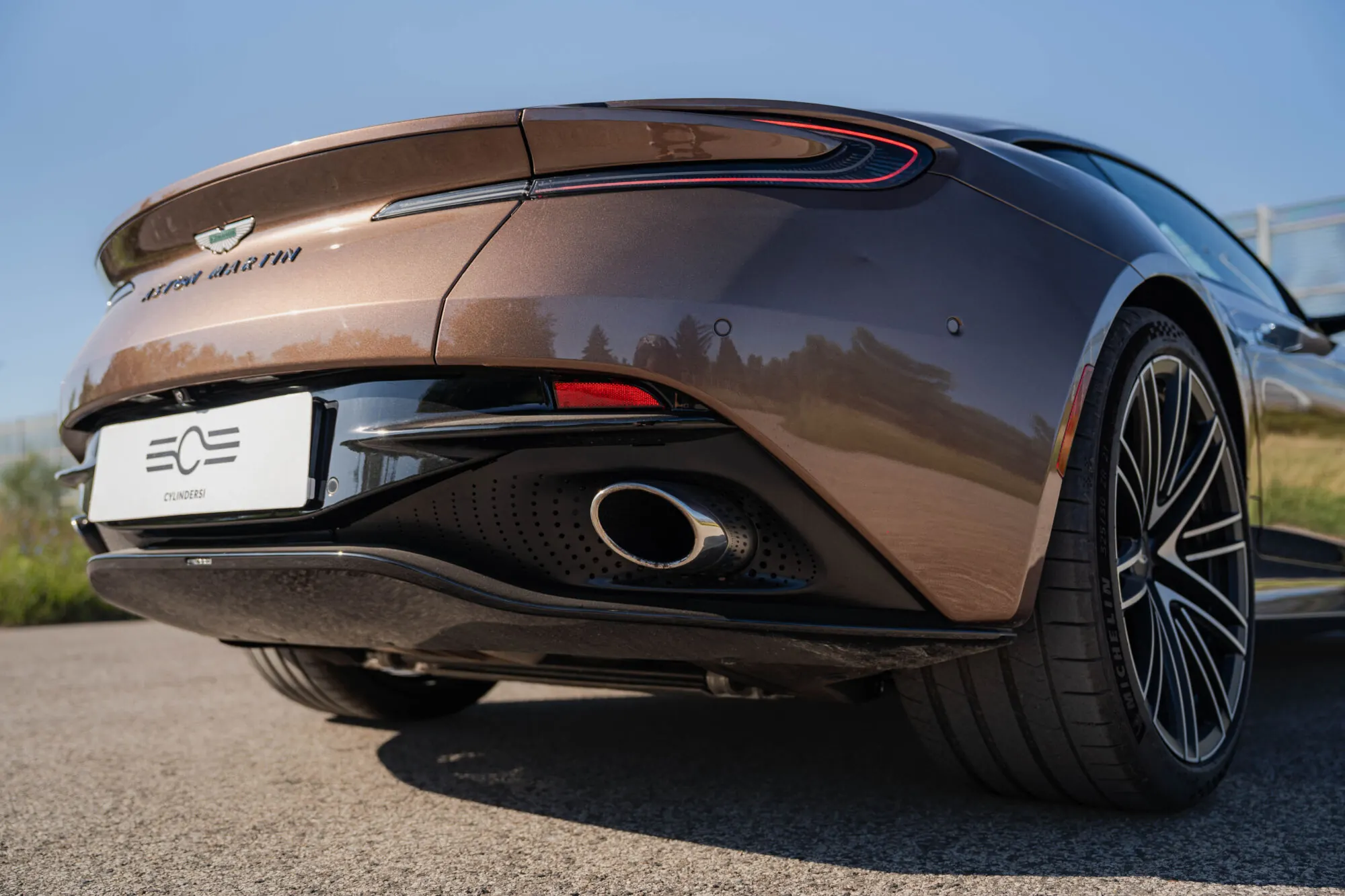 Aston Martin DB12 — zdjęcie 8